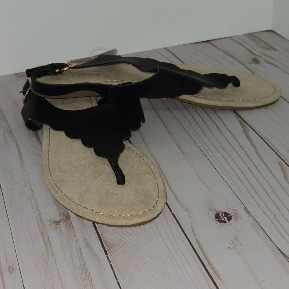 LC Lauren Conrad Black Scalloped Thong Sandals NWT Women’s L 9/10